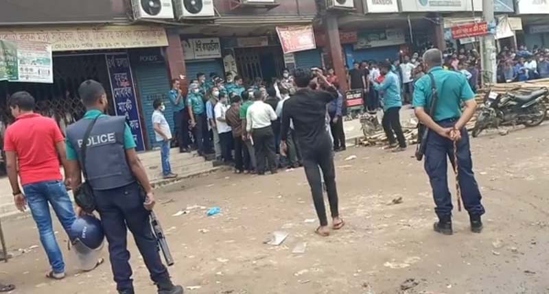 Yalangoch chiroyli ayol kokraklari